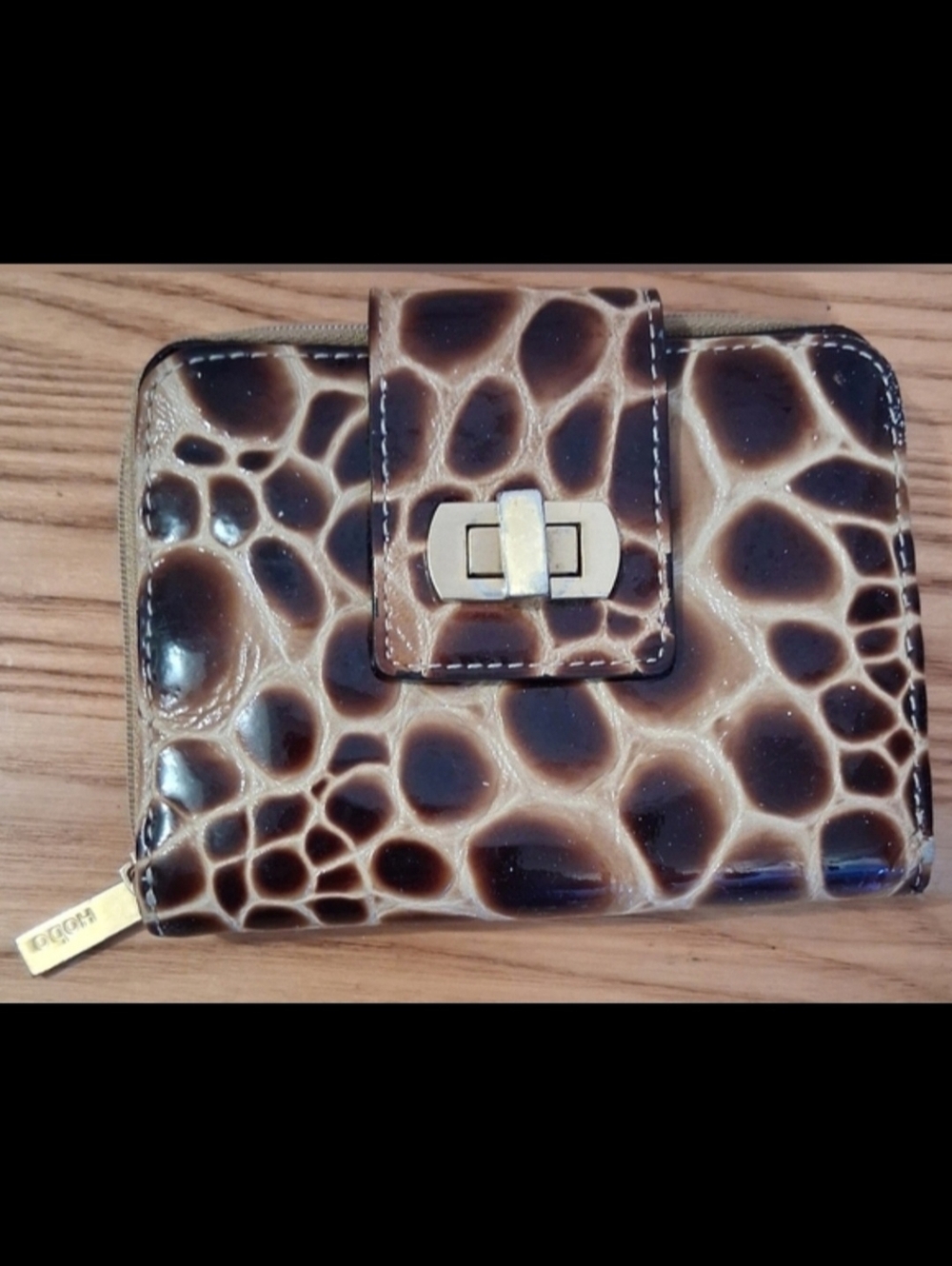 EUC RARE Hobo International Patent Giraffe Casual Everyday Wallet Clutch Bag